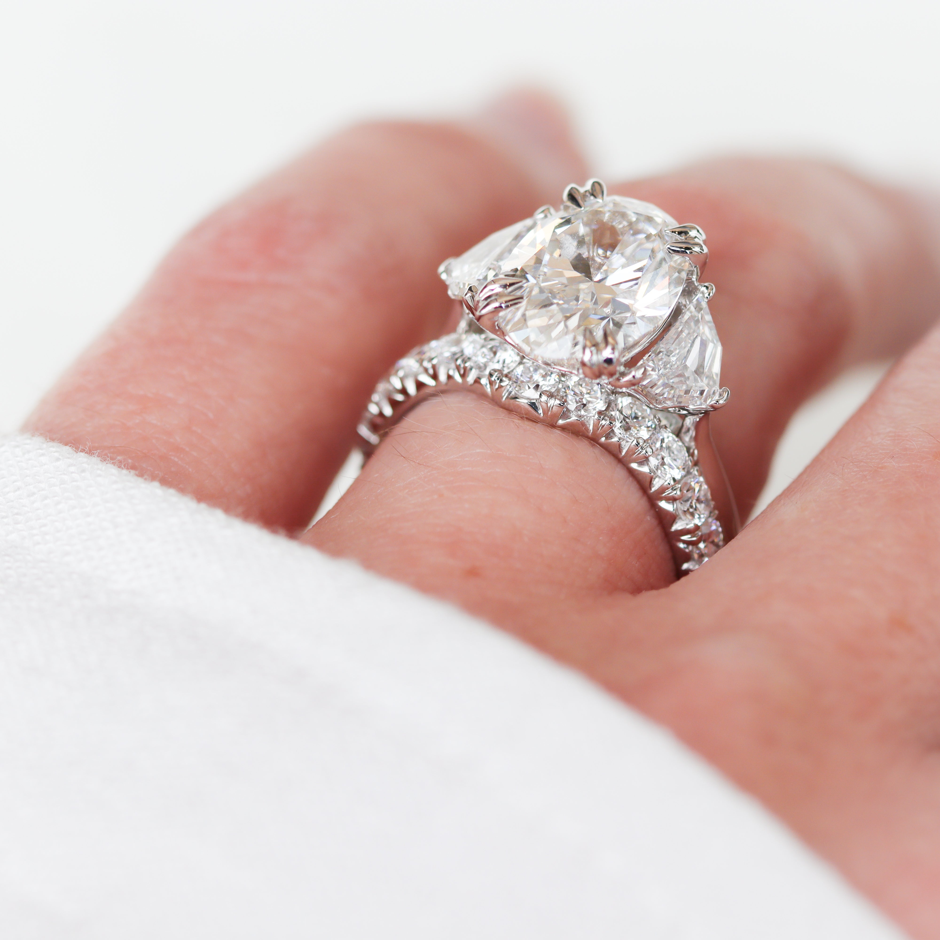 14K White Gold 0.85CTW. Lab-Grown Diamond Curved Band