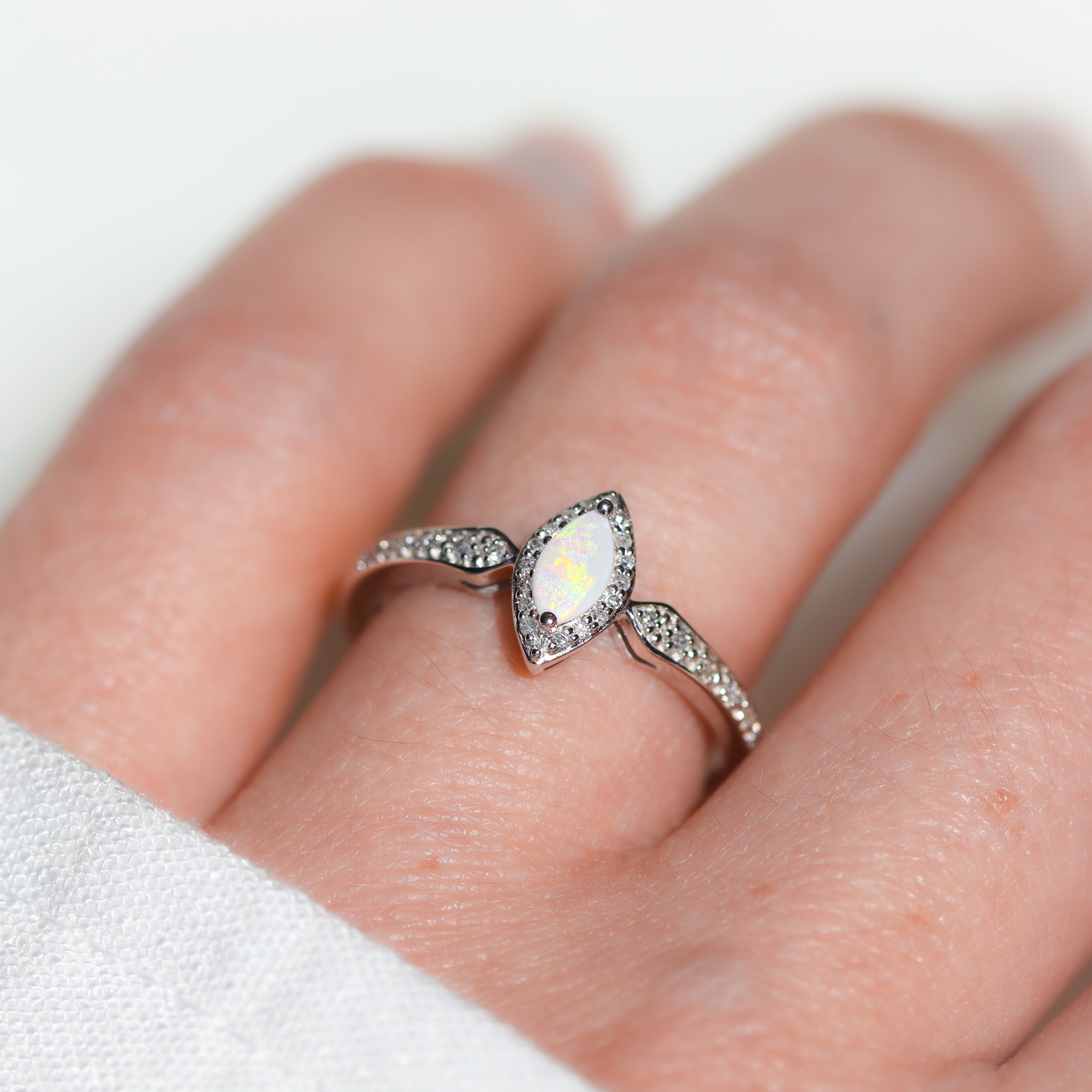 14k White Gold 1/10 CTW Diamond Opal Ring