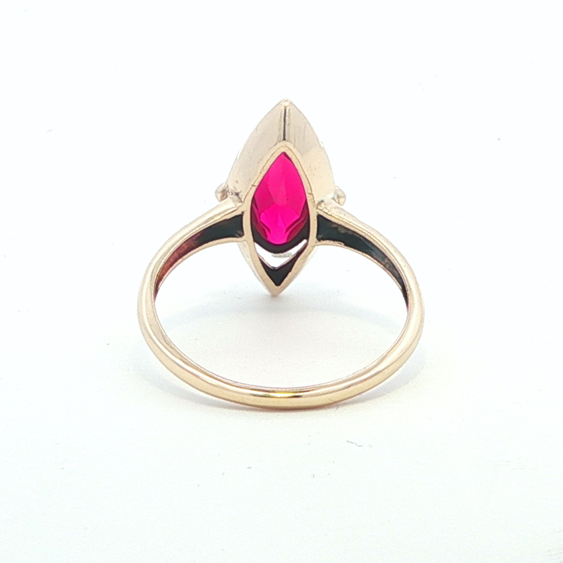 Estate Collection:10K Yellow Gold Vintage Red Stone Fashion Ring