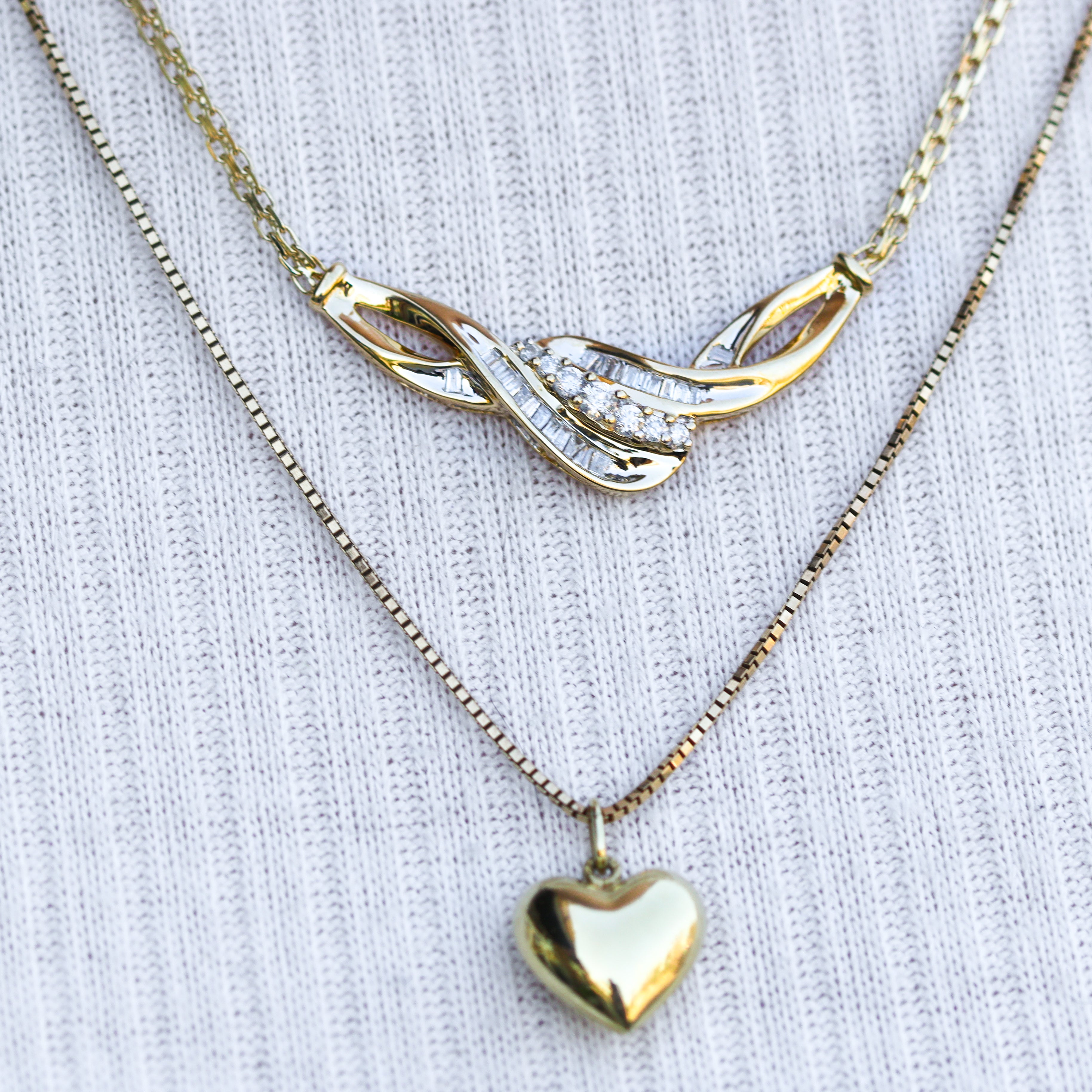 Upclose 10K Yellow Gold Elegant 0.25CTW. Diamond Necklace With Round & Baguette Accents