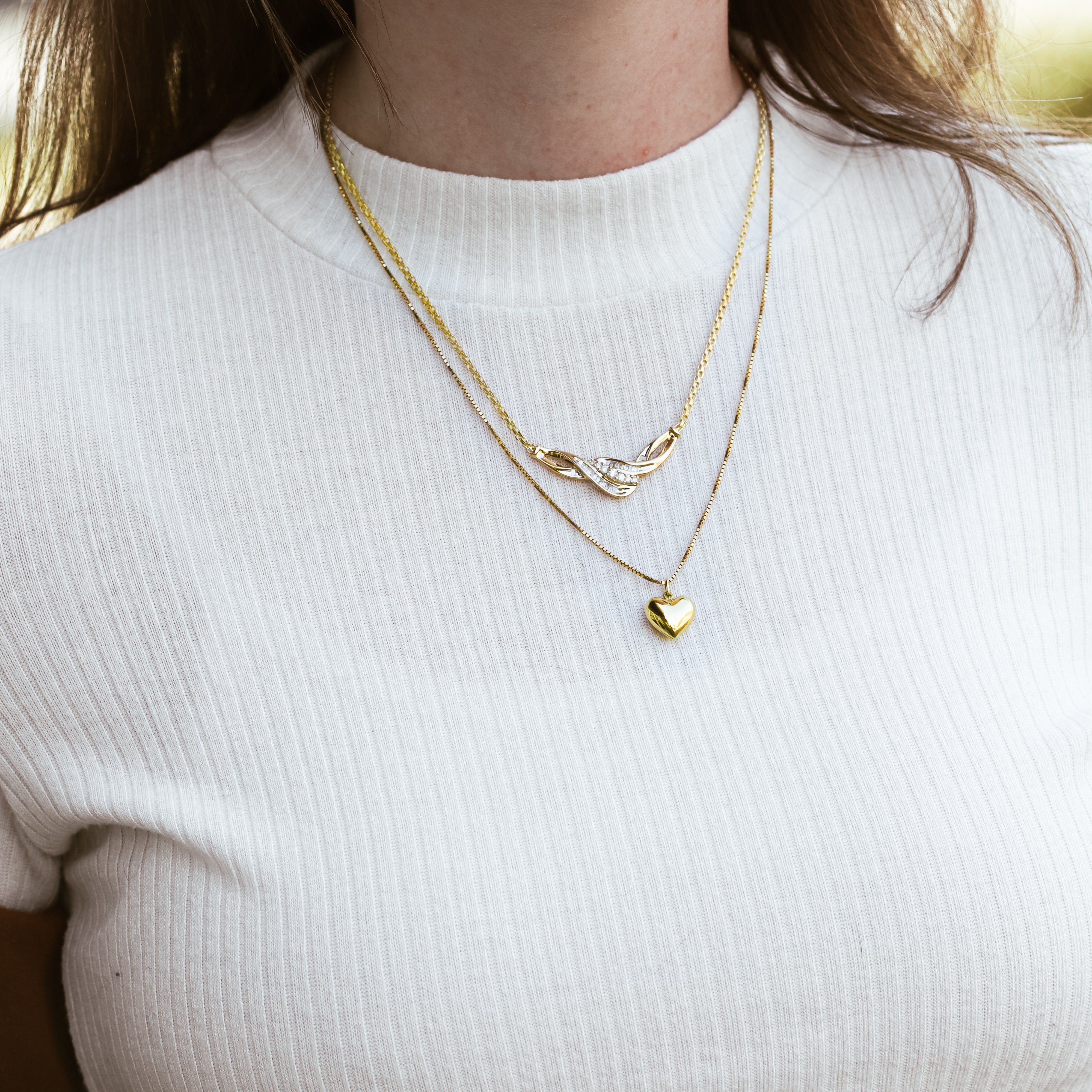 Estate Full view 10K Yellow Gold Elegant 0.25CTW. Diamond Necklace With Round & Baguette Accents