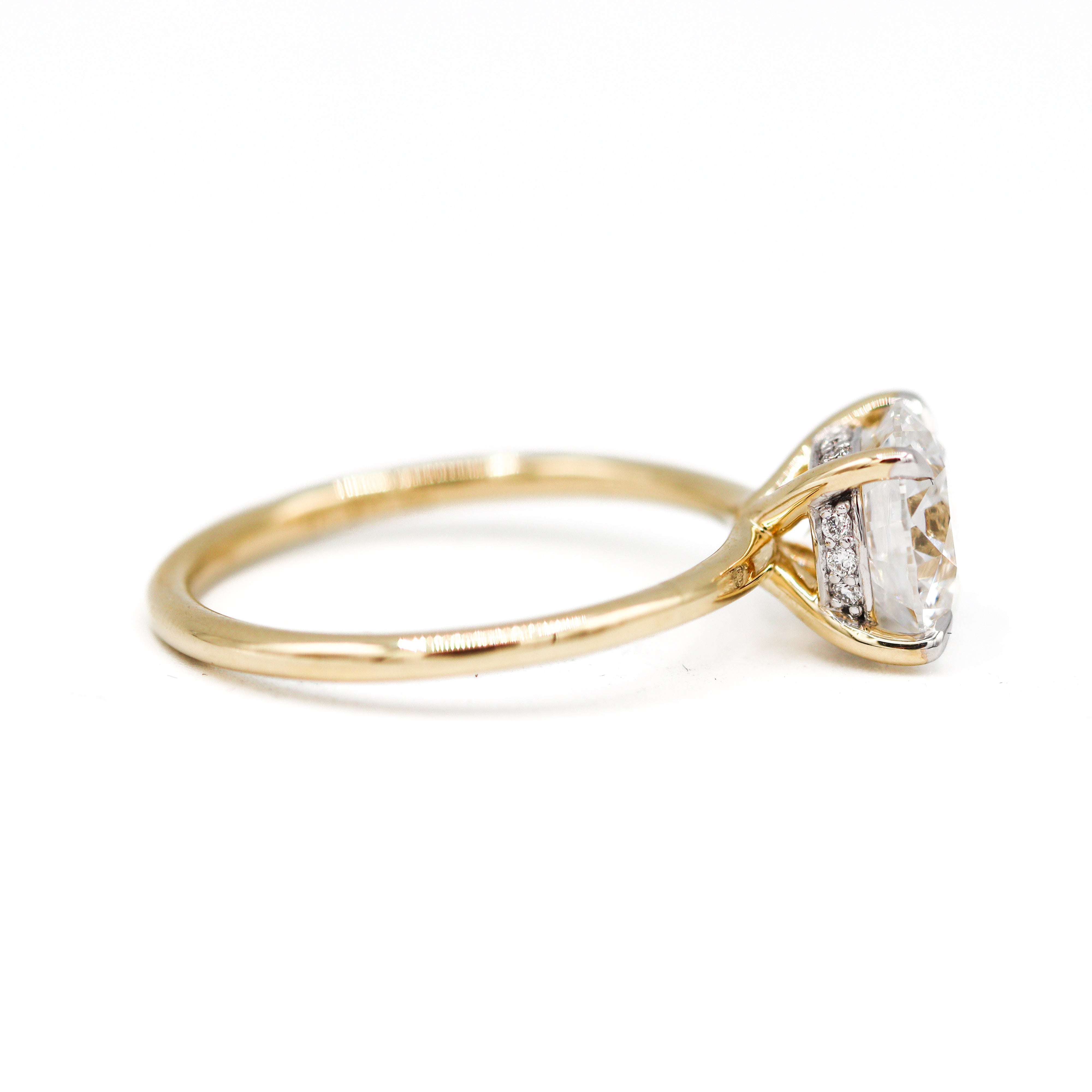 Side View of 2 Carat Round Diamond Yellow Gold Ring