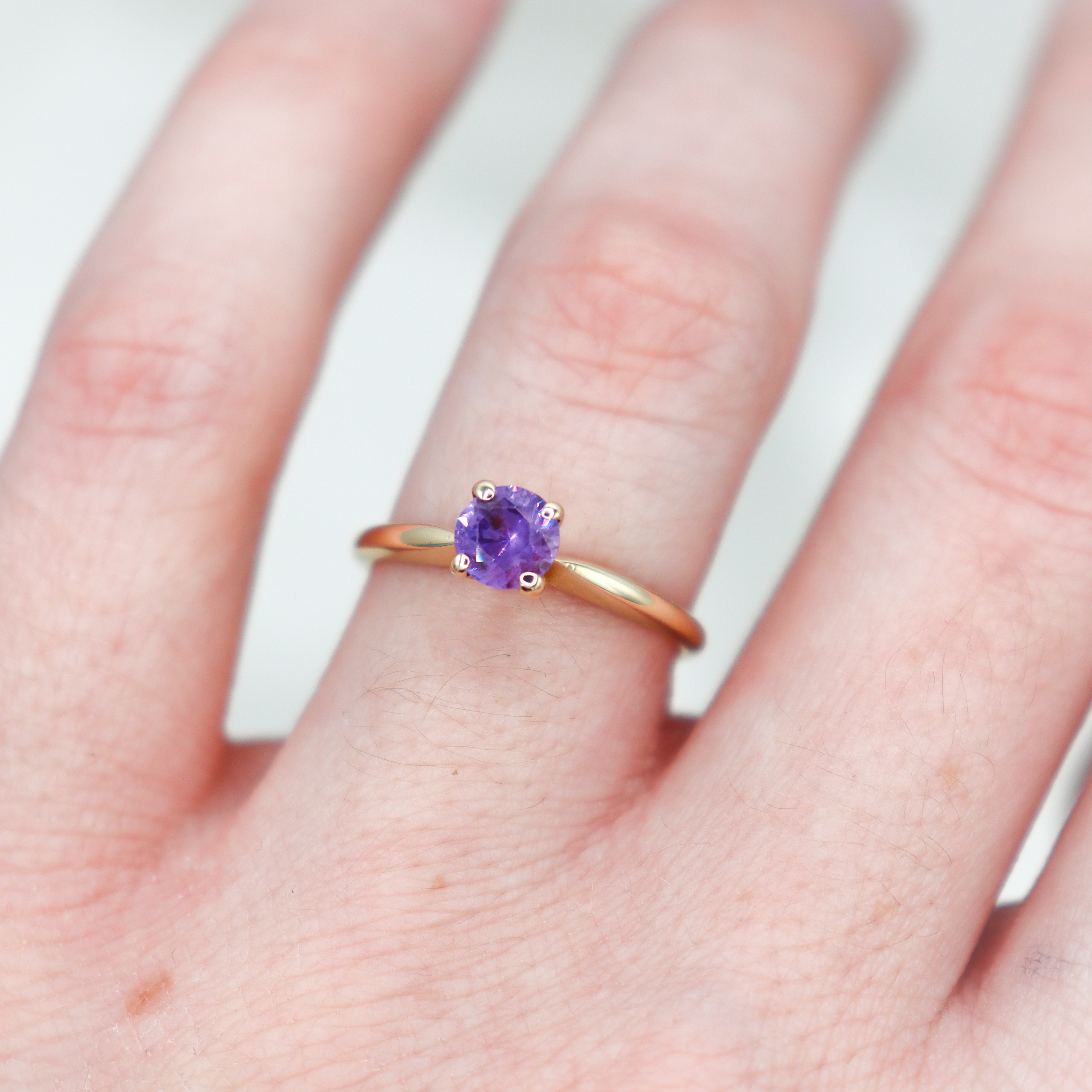 Estate 10K Yellow Gold Amethyst Solitaire Ring