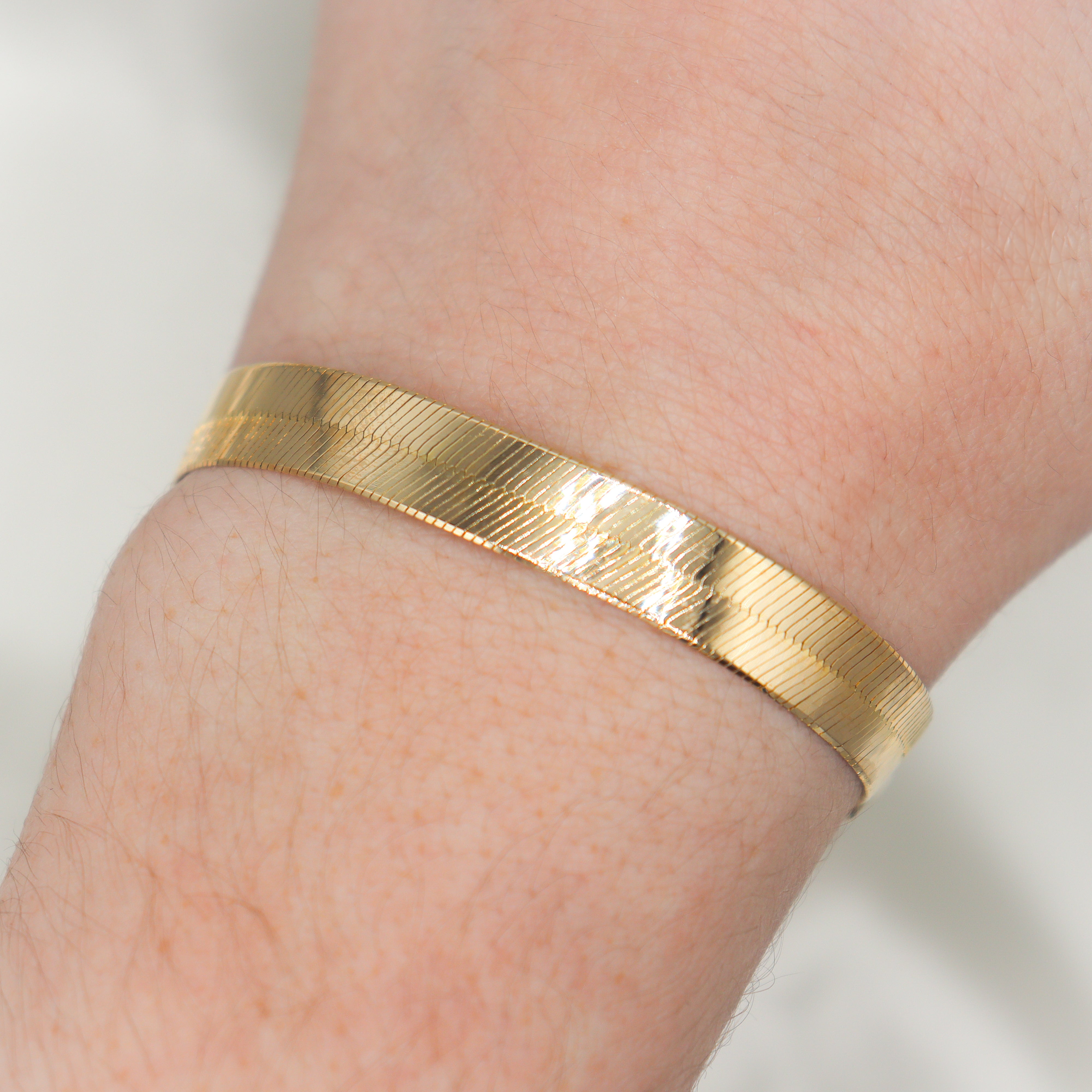 Estate 10K Yellow Gold 8MM 7" Herringbone Bracelet