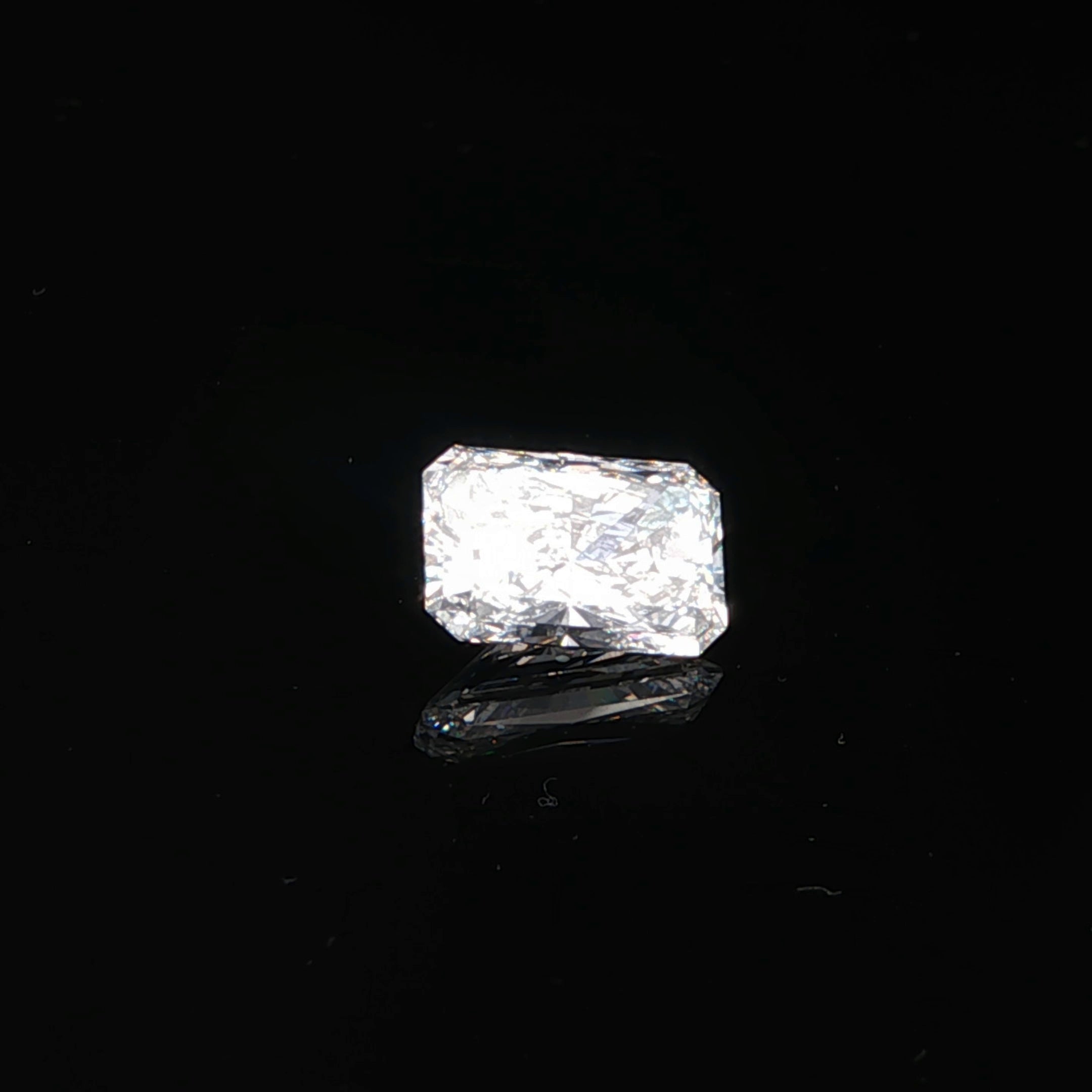 3.05CT. Certified Loose Radiant-Cut Lab-Grown Diamond IGI LG689533654 E/VVS2
