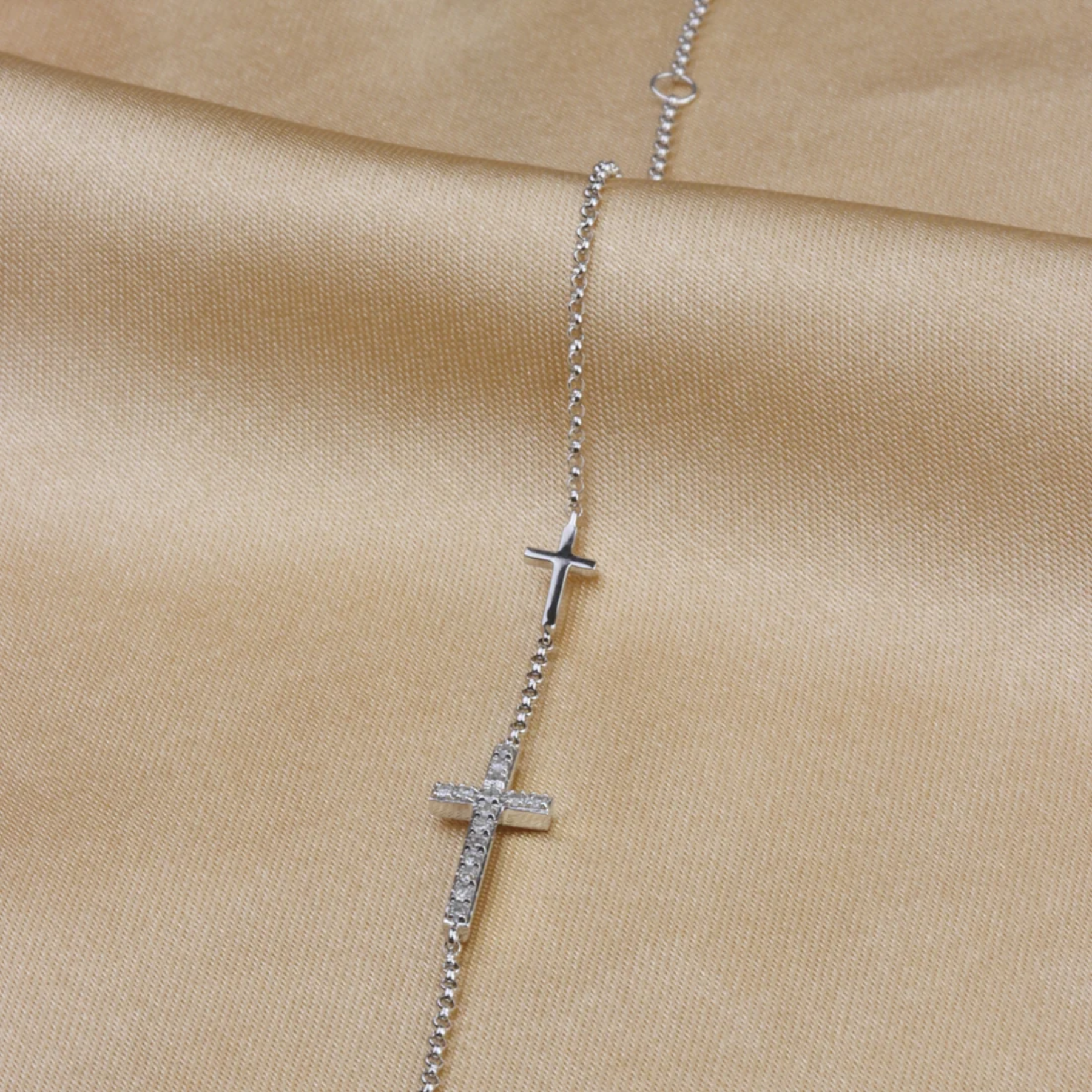 14K Yellow Gold .06CTW. Natural Diamond Double Cross Link Bracelet
