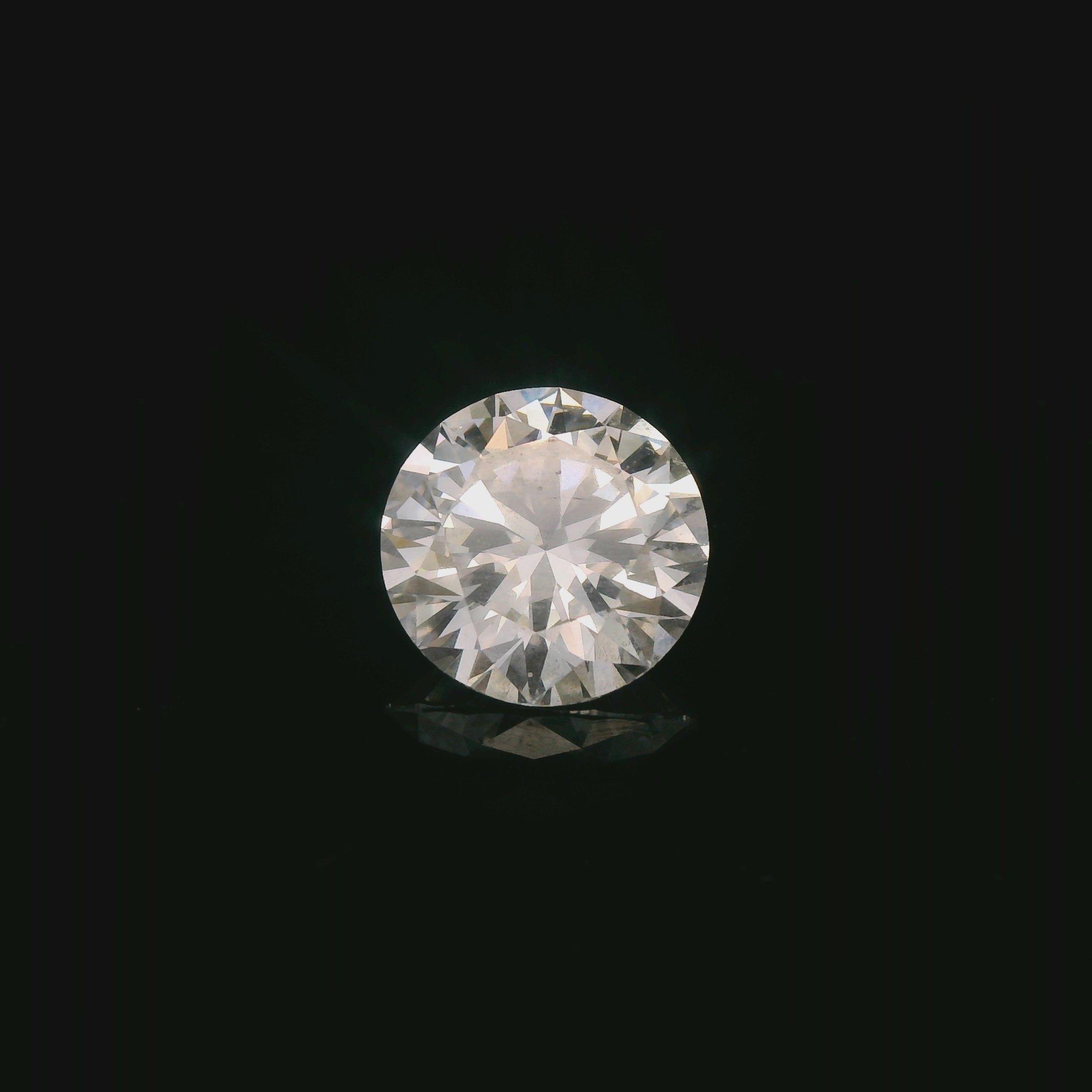 Video of 1.51CT Loose Round-Cut Lab-Grown Diamond
