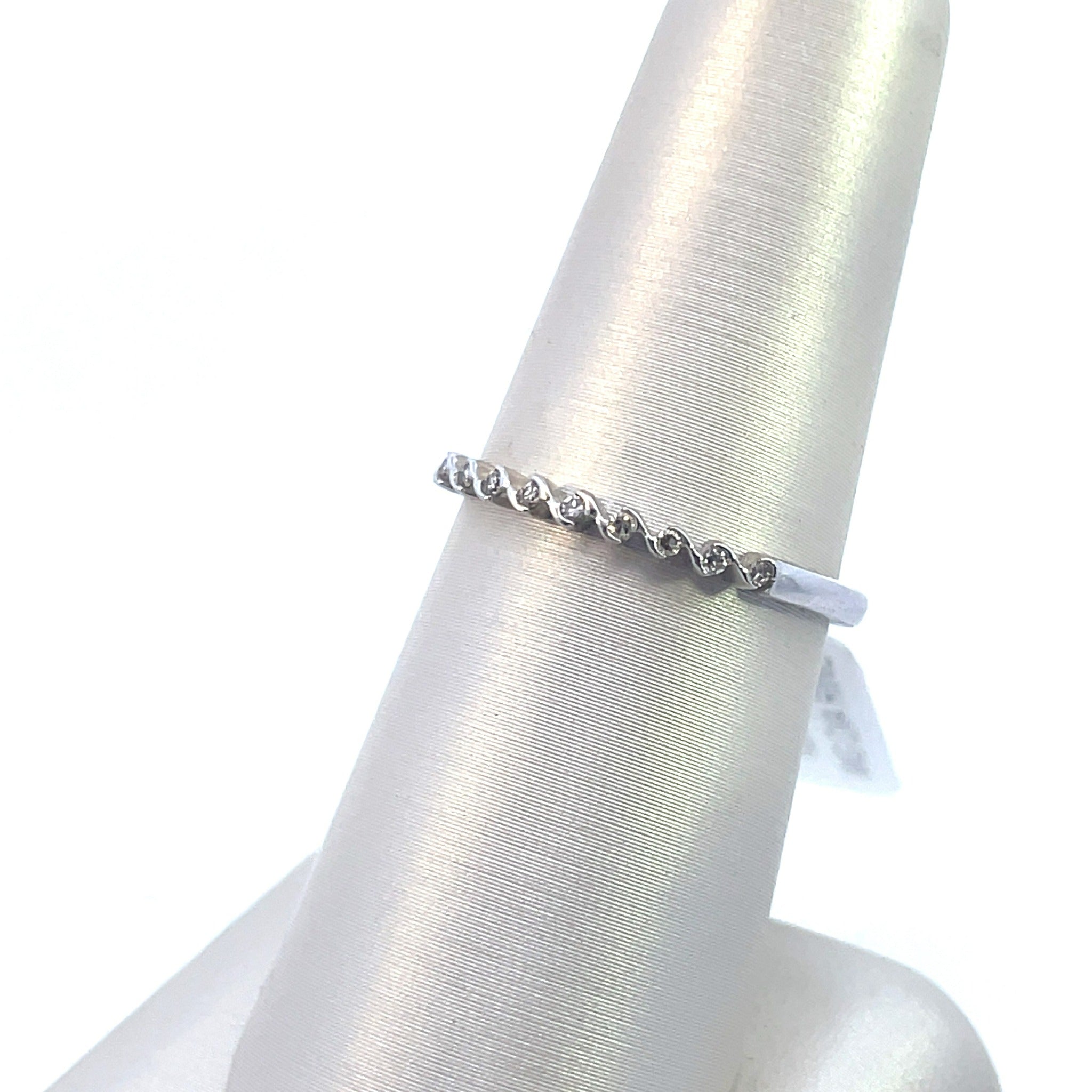 10K White Gold Diamond Ring