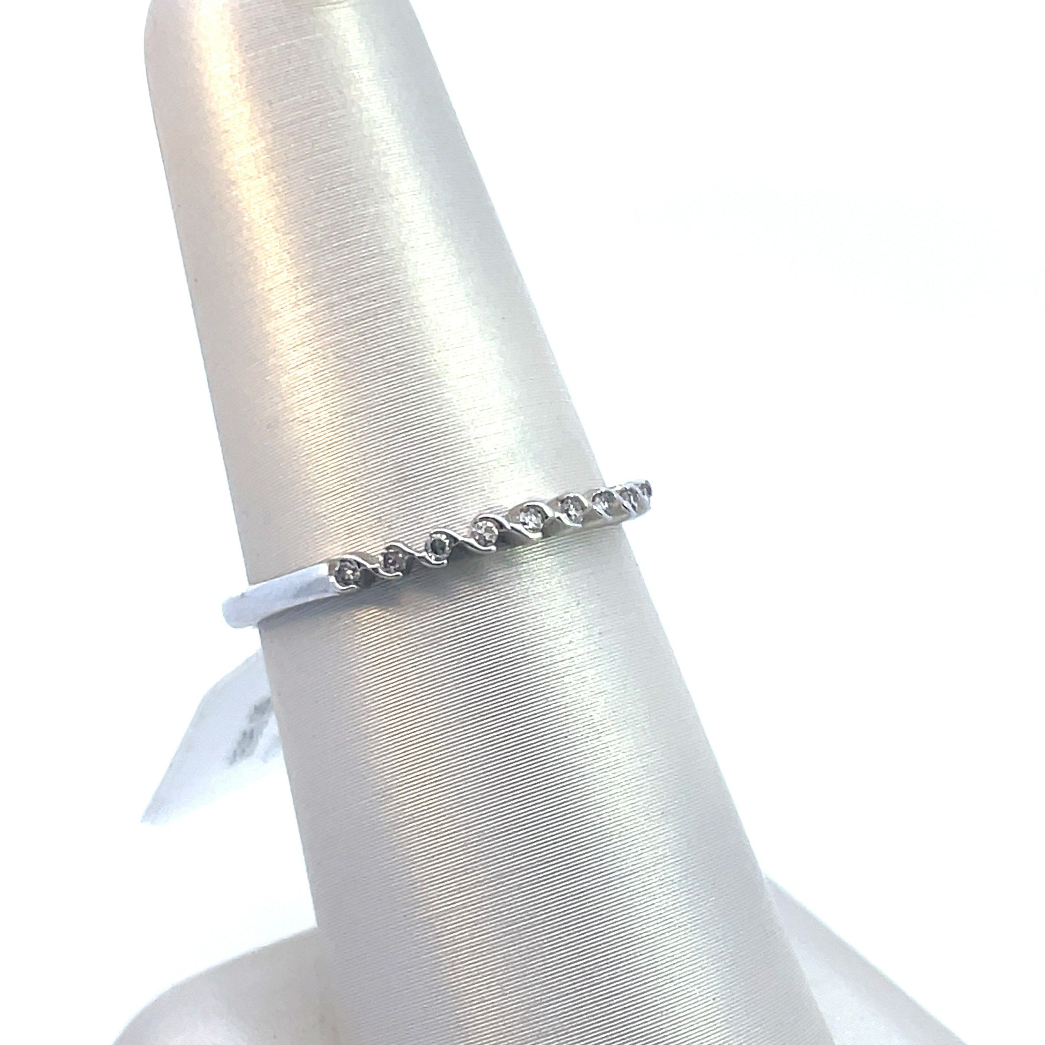 10K White Gold Diamond Ring