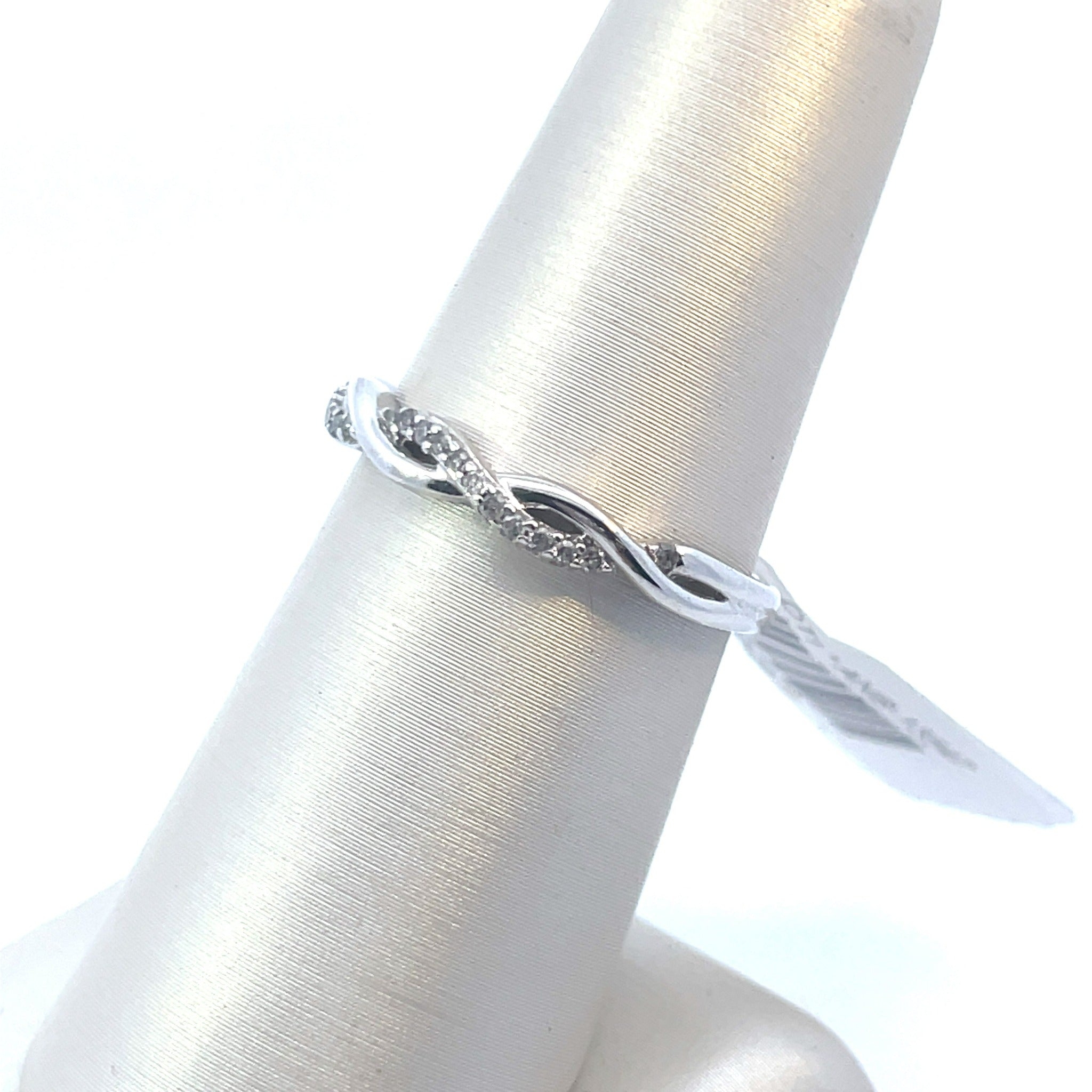 10K White Gold 1/10CT. Diamond Twist Band