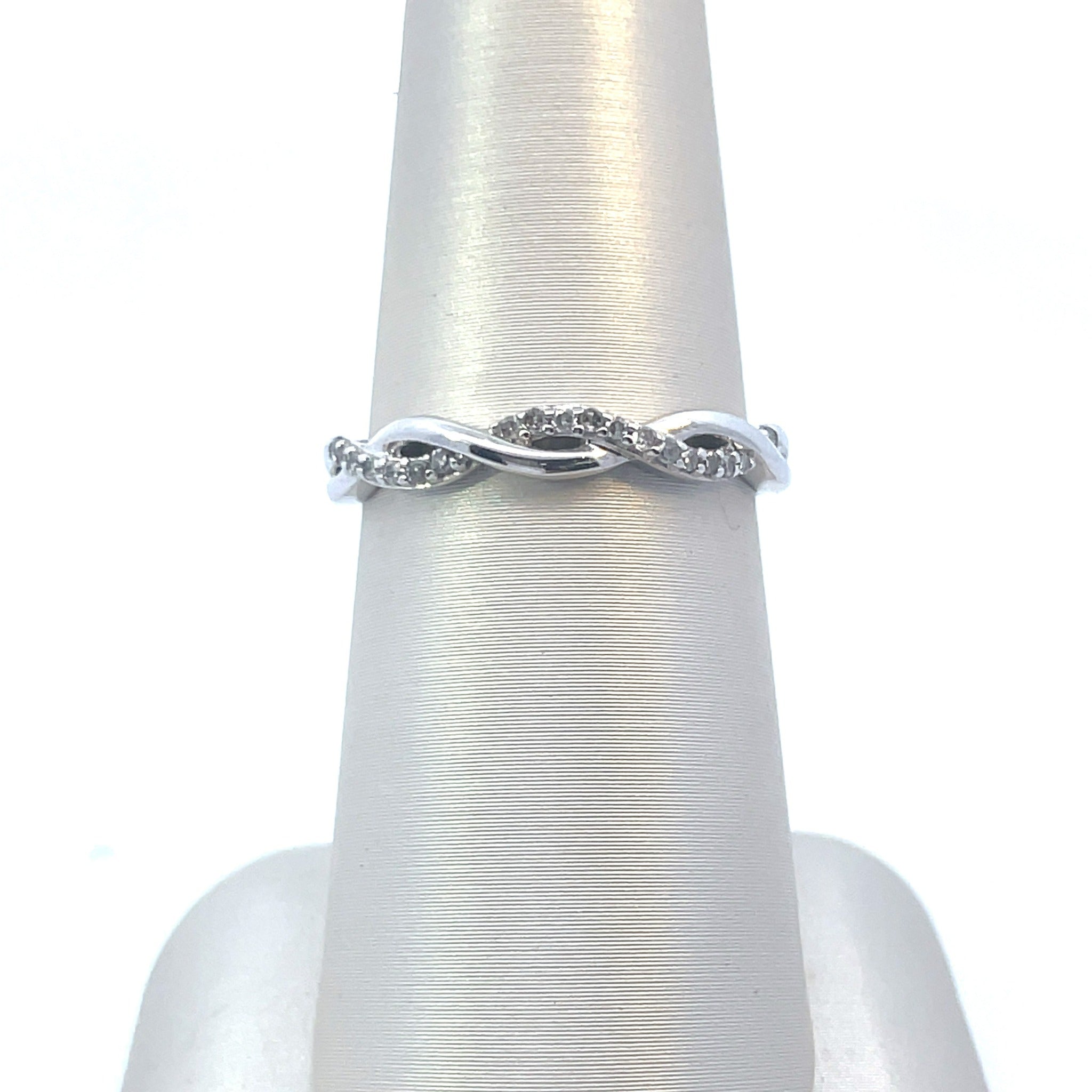 10K White Gold 1/10CT. Diamond Twist Band