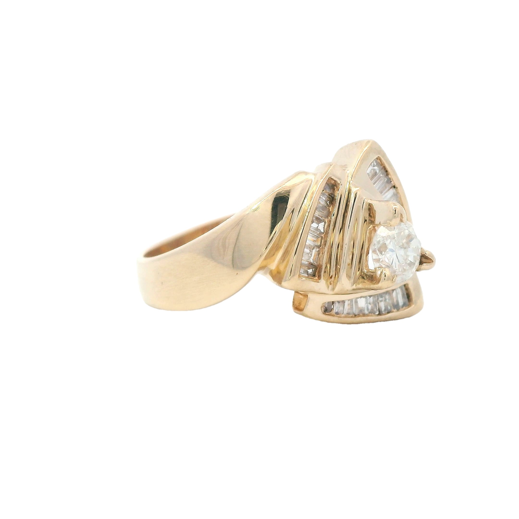 Estate Collection: 14K Yellow Gold 1/3CT. Round Diamond in Trillion Setting with Baguette Diamond Accents Ring