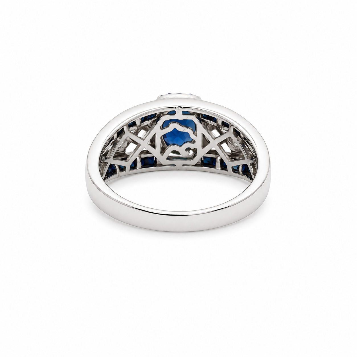 BACK VIEW ON SAPPHIRE RING ON WHITE BACKGROUND 