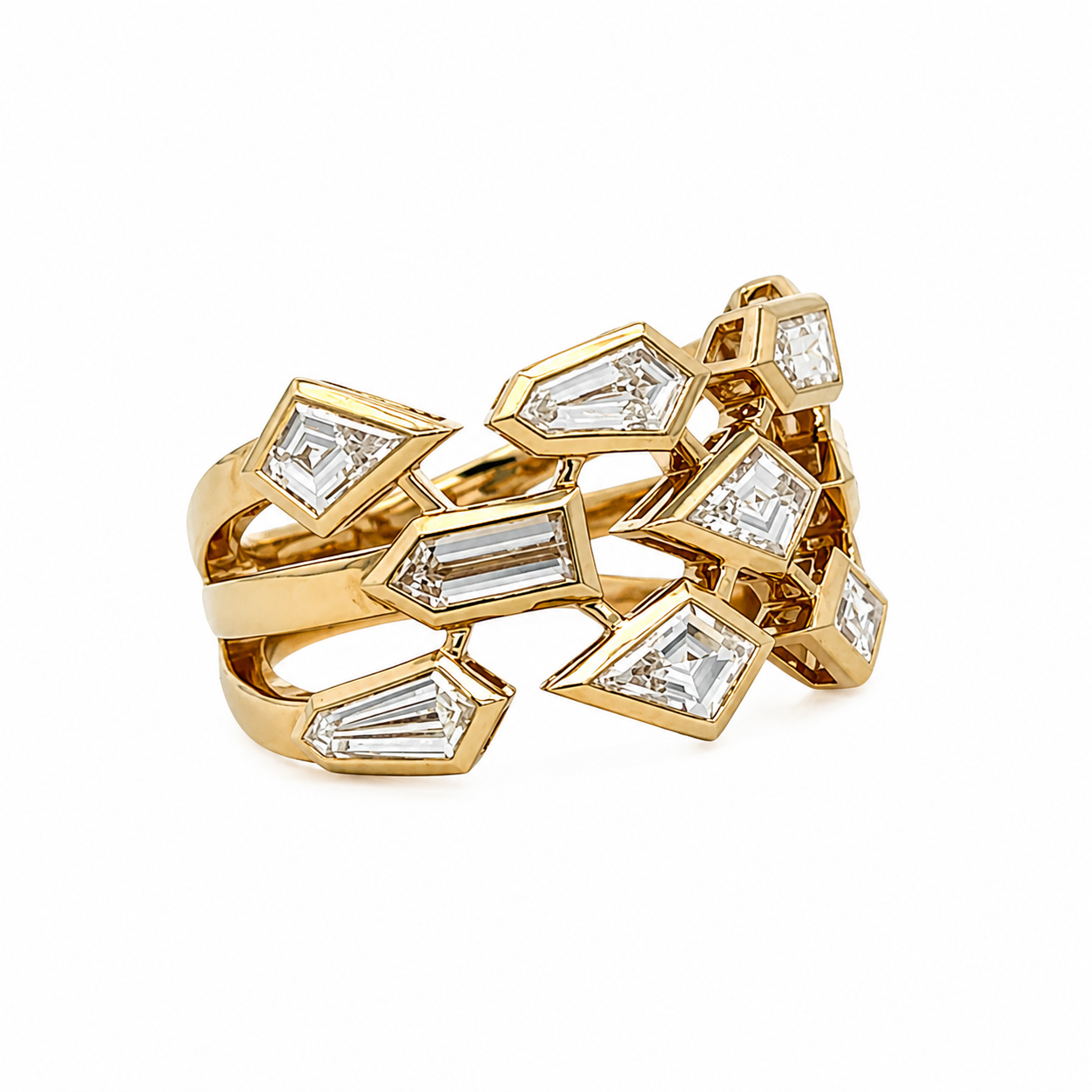 Side view of mutli-shaped diamond gold ring