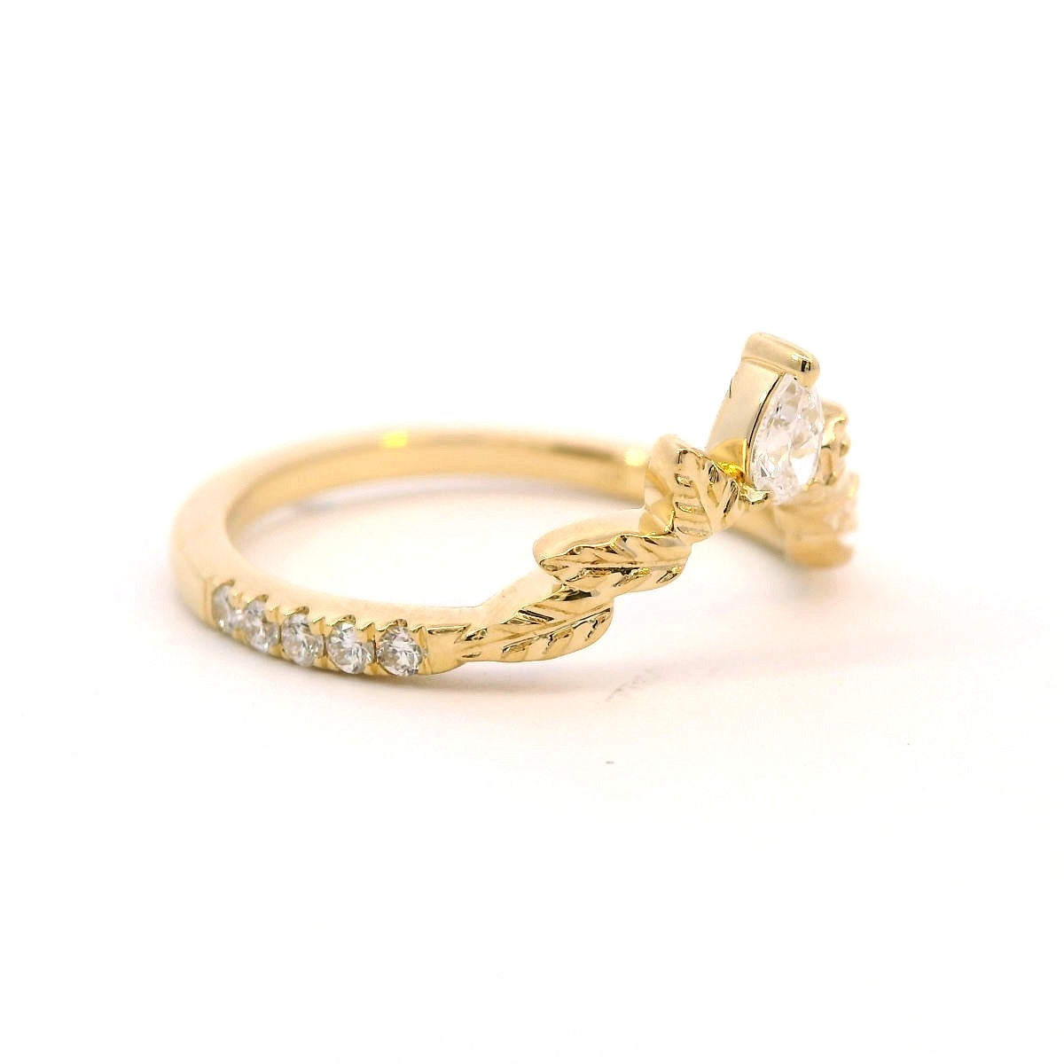 Side view of 14K Yellow Gold 0.25CTW. Lab-Grown Diamond Leaf-Style Tiara Band on white background.