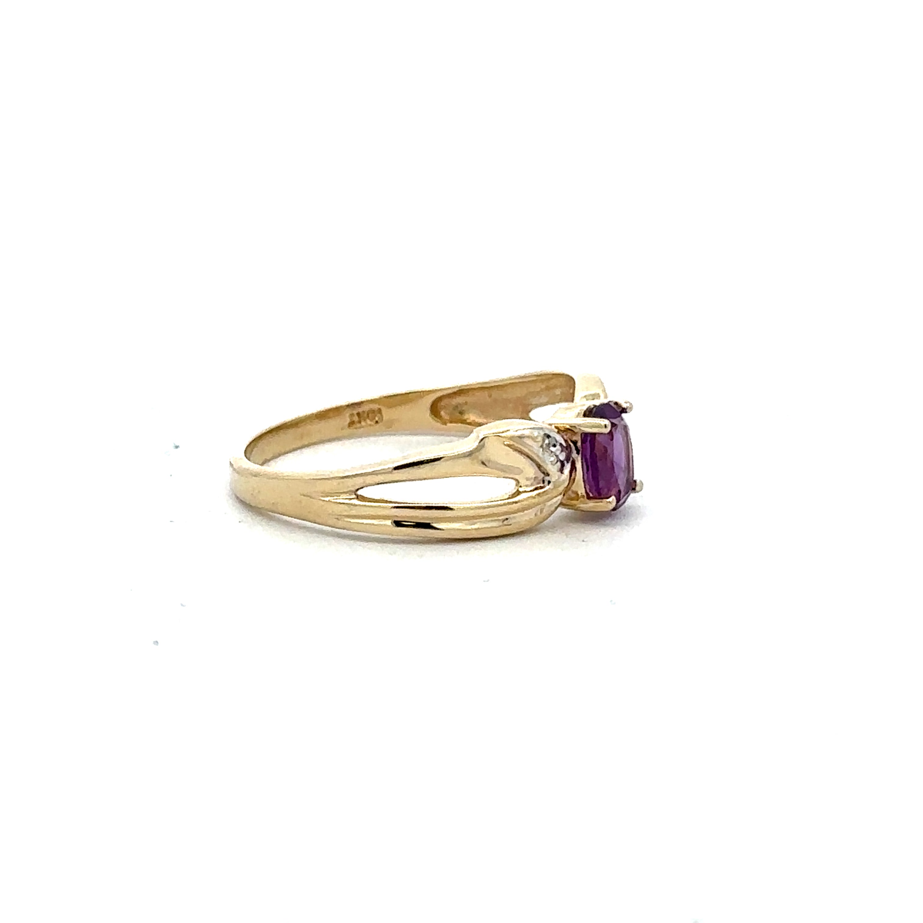 Estate Collection: 10K Yellow Gold Amethyst Fashion Ring