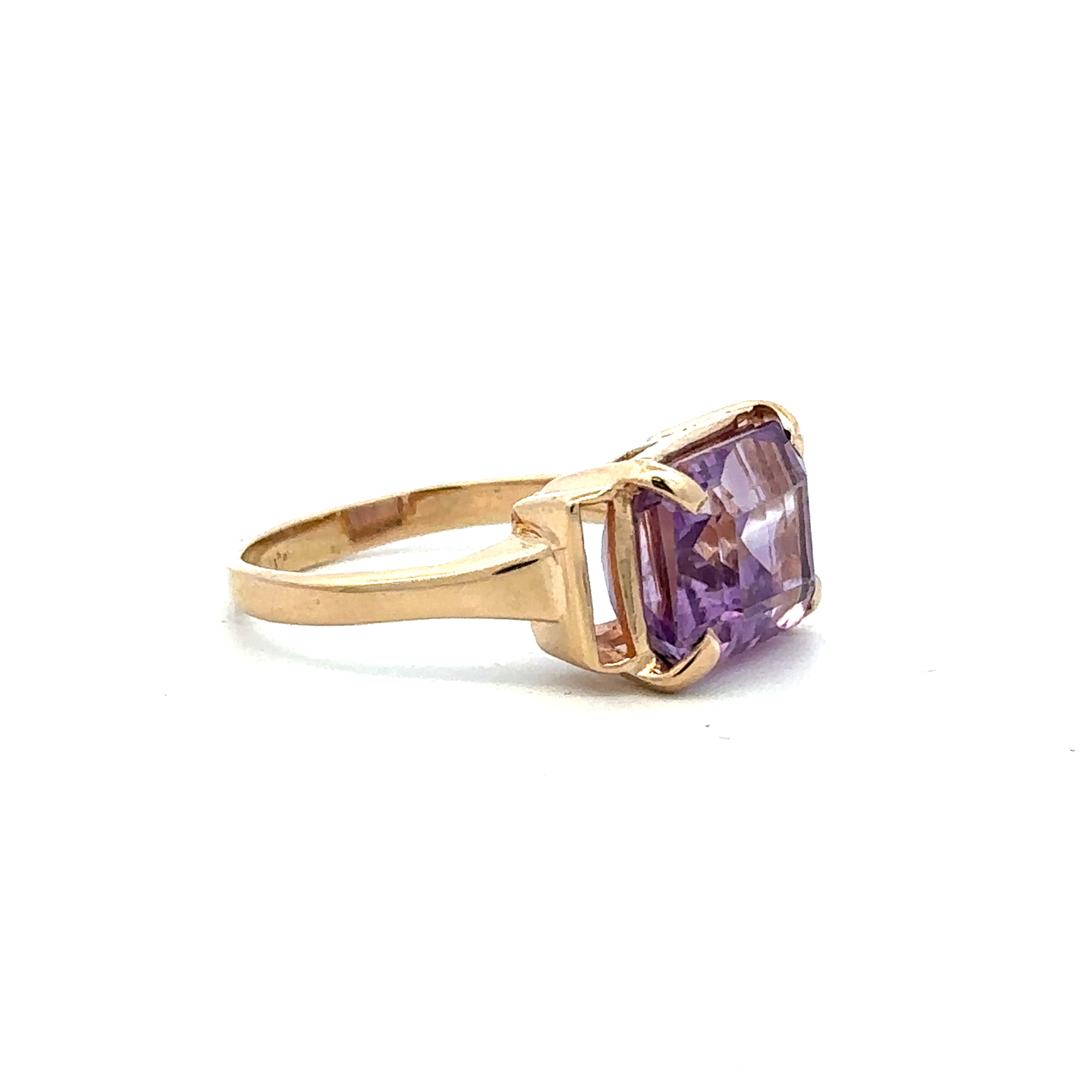 Estate Collection: 14K Yellow Gold Emerald-Cut Amethyst Fashion Ring