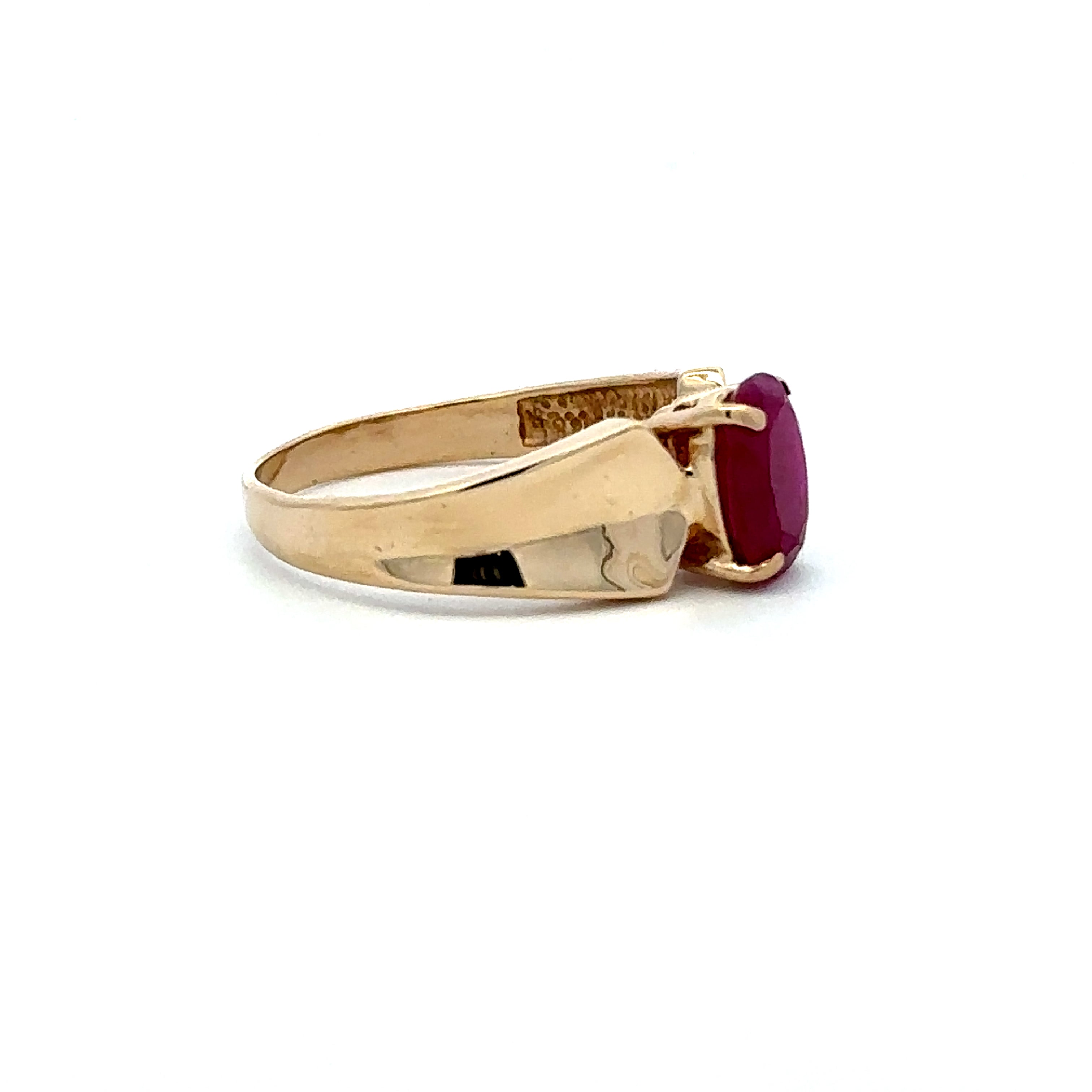 Estate Collection: 14K Yellow Gold Oval Ruby Ring