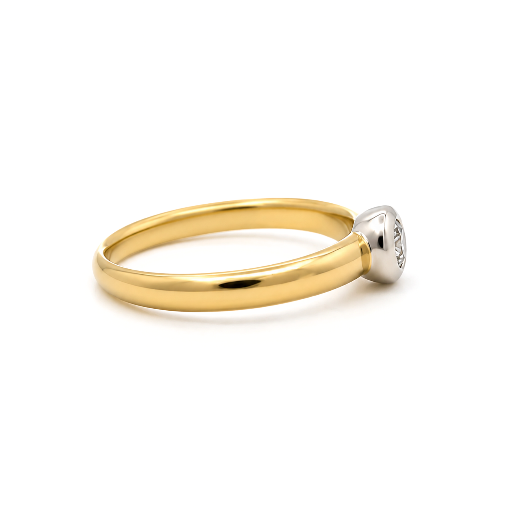 Estate Collection: 14K Gold Two-Tone Approximately 0.25CT. Round Diamond Bezel-Set Fashion Ring