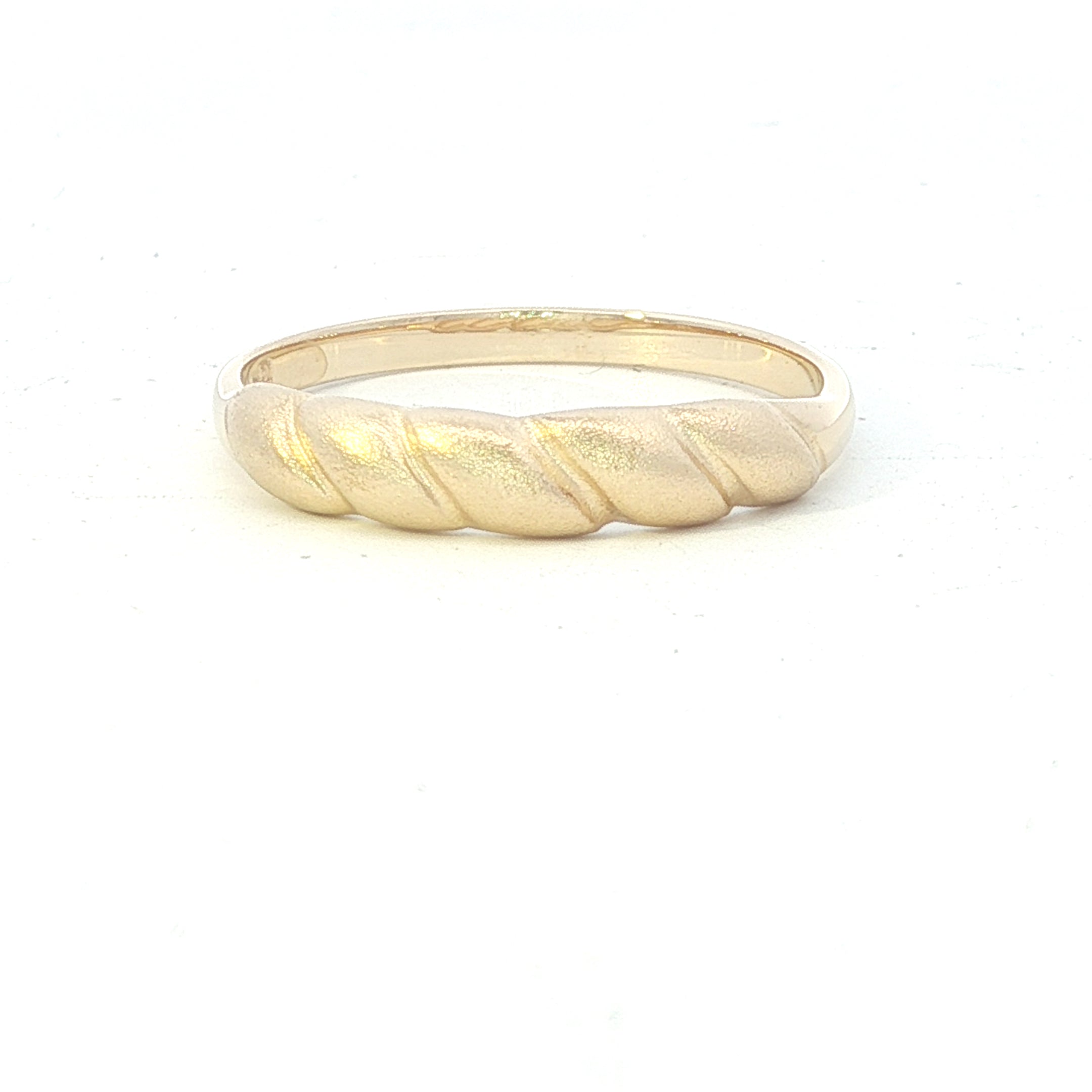 Estate Collection: 10K Yellow Gold Twisted Band