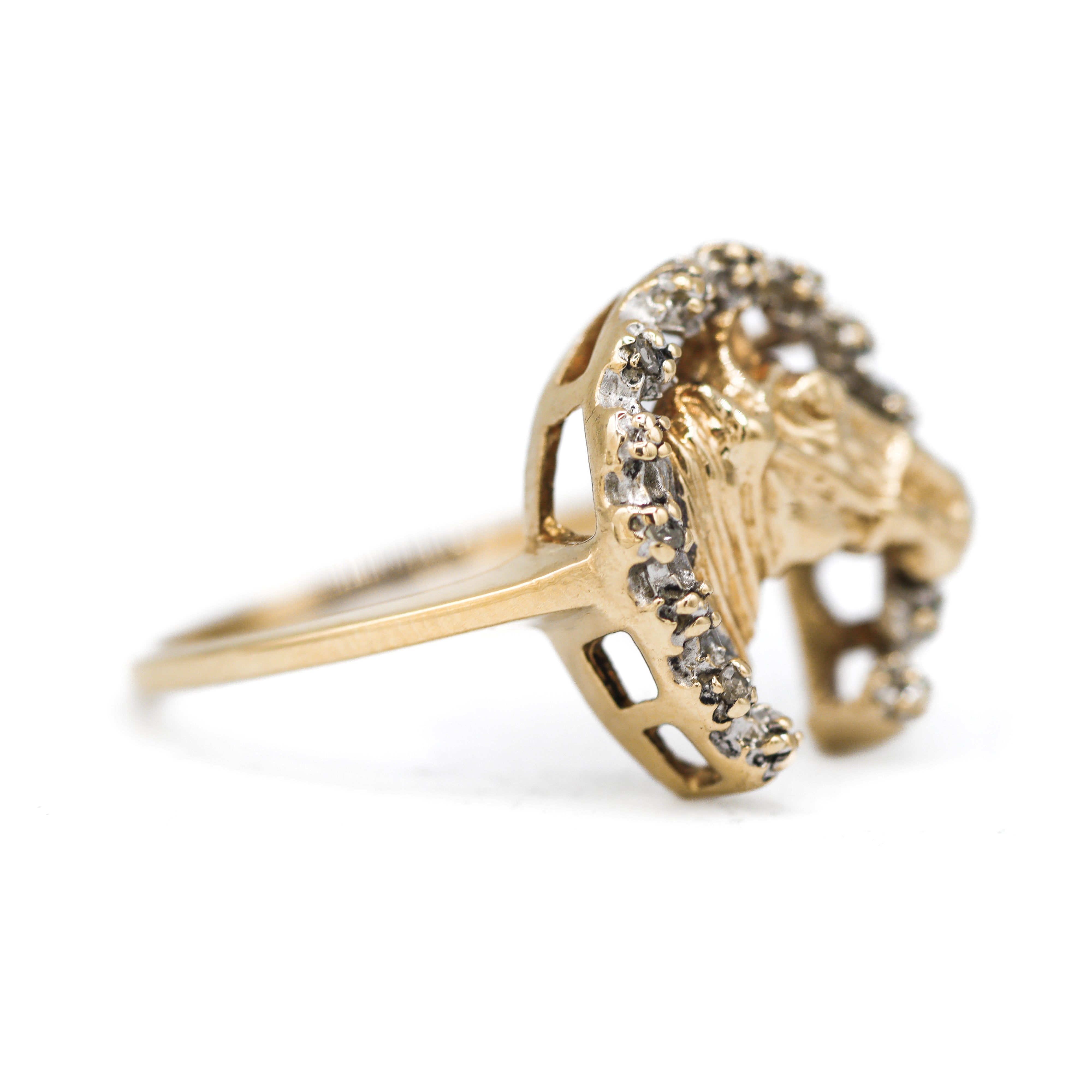 side view estate 10k yellow gold horse and horseshoe ring
