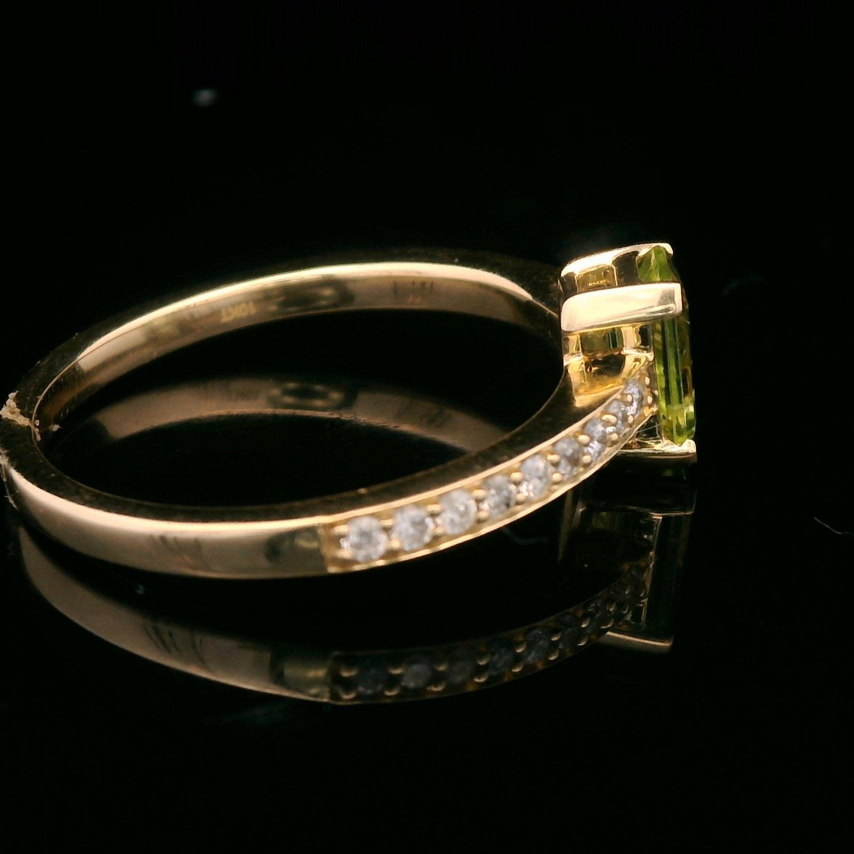 10k Yellow Gold 1/6 CTW Diamond Band 1/2 CT Periodt Ring