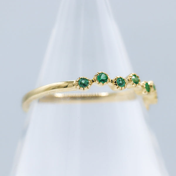10K Yellow Gold Offset Round Emeralds Station Stackable Ring