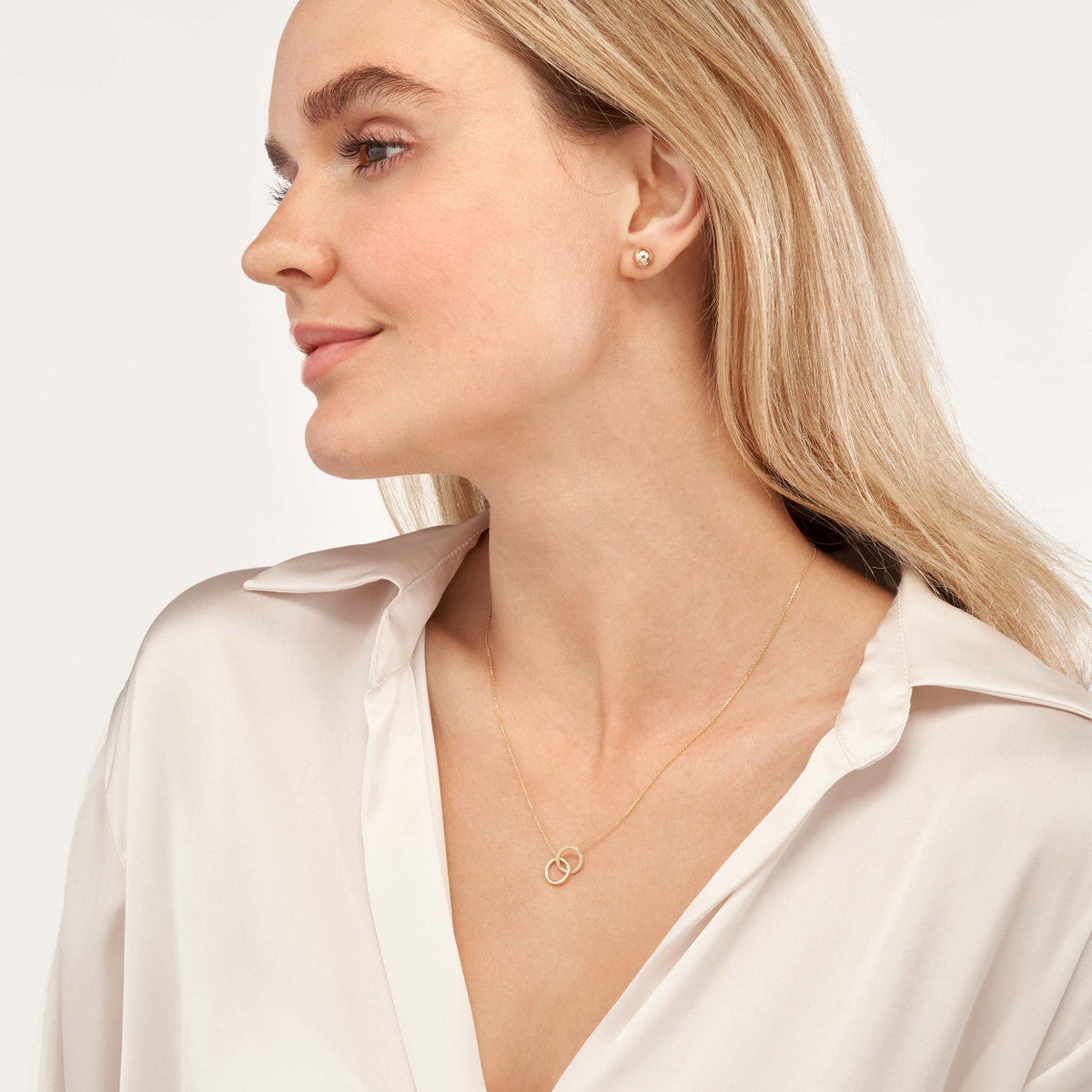 Model picture 14K Yellow Gold Interlocked Circles Necklace