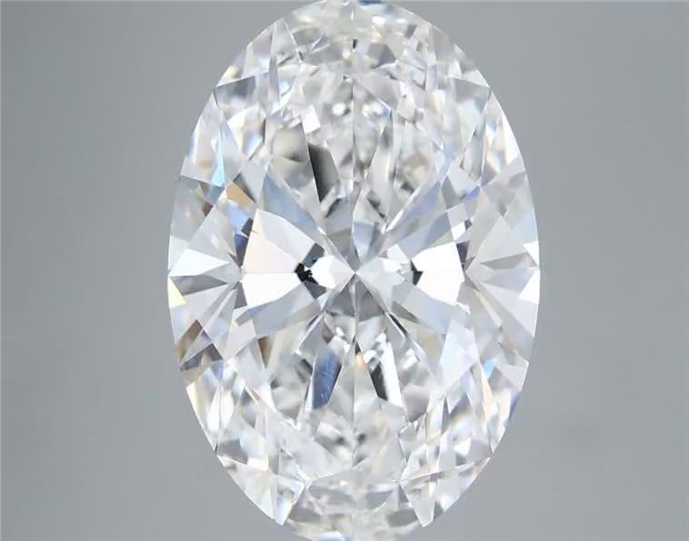 Video of the 5.58-carat oval brilliant lab-grown diamond with E color and VVS2 clarity, IGI LG685525963.