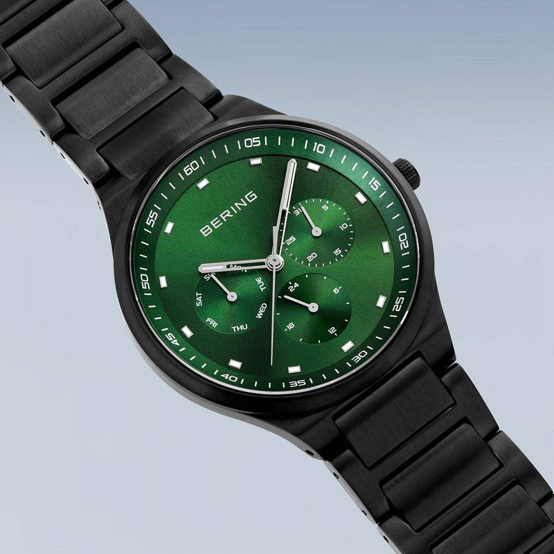 BERING Classic: Green Dial with Brushed Black Strap