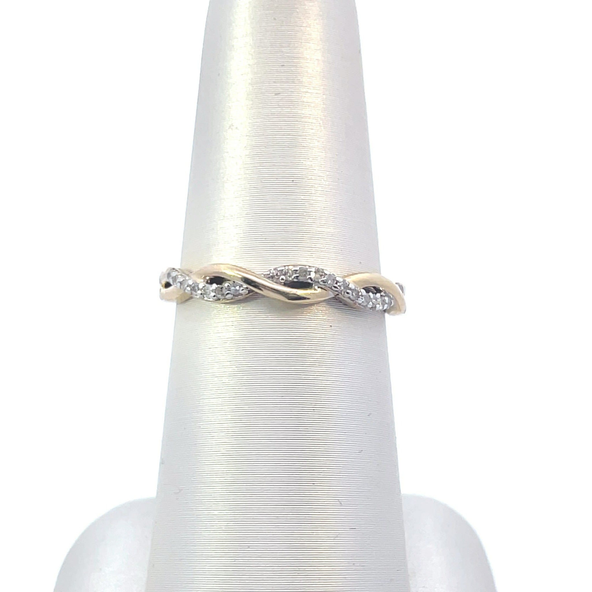 10K Yellow Gold 1/10CT. Diamond Twist Band