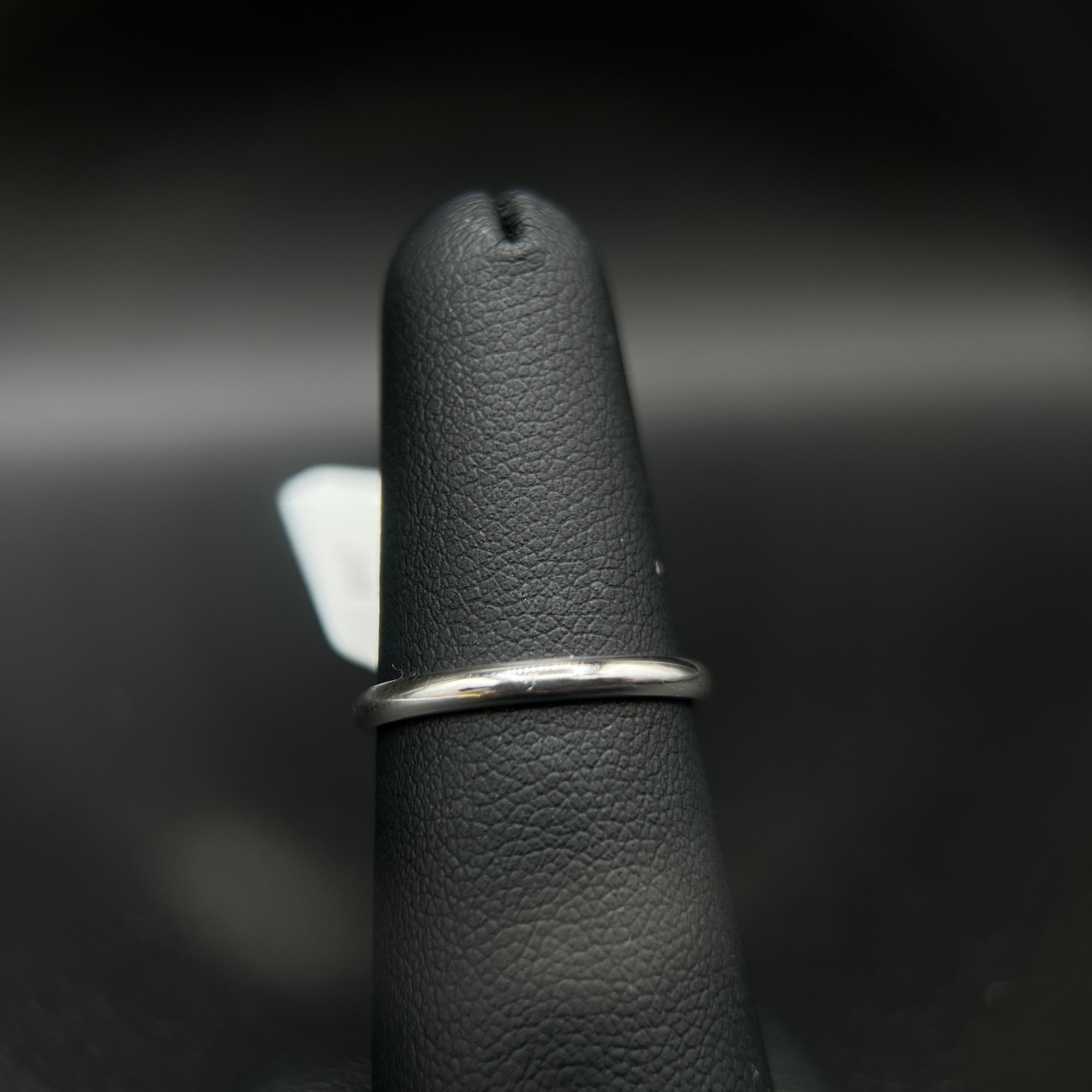 Plain 10K White Gold 2MM Band